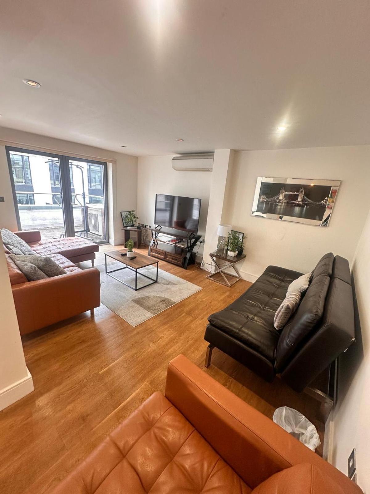 Spacious 3-bed 3-bath Luxury With Balcony Hyde Park London